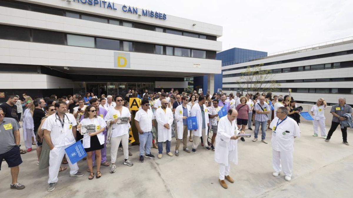 Una protesta anterior de los médicos en el Hospital Can Misses. | VICENT MARÍ