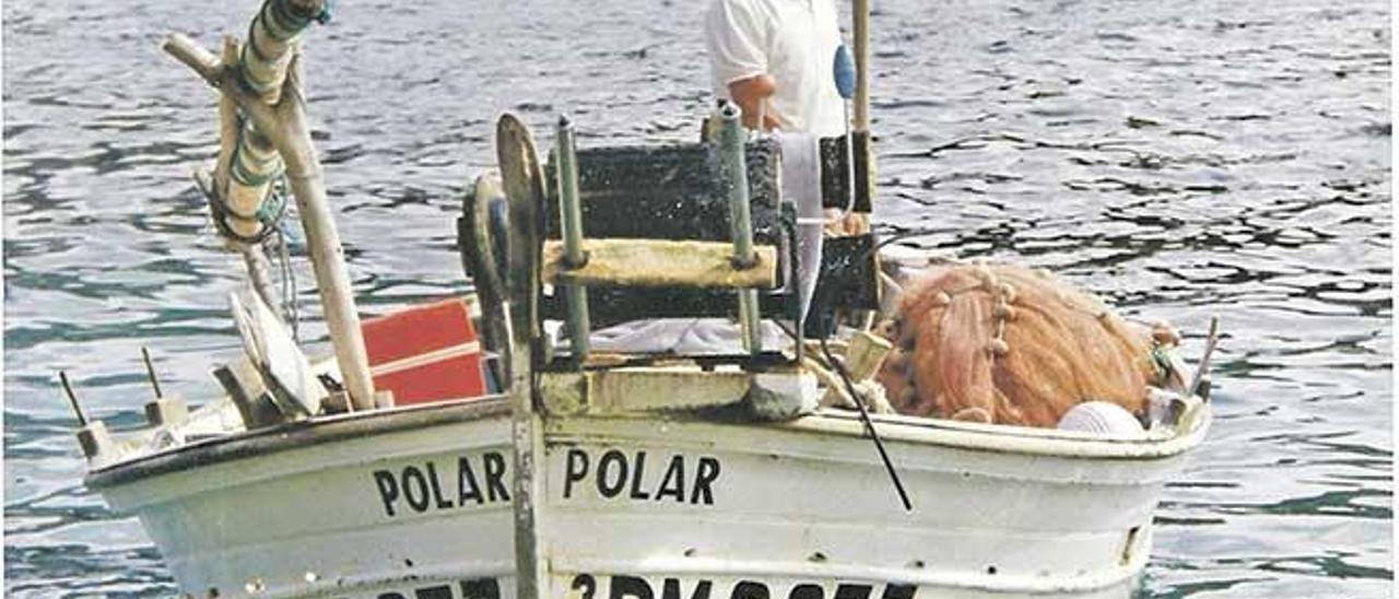 Una imagen retrospectiva del ´llaüt´ ´La Polar´ navegando por las aguas del norte de la isla.