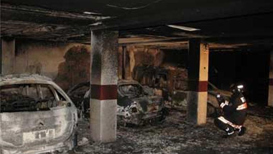 Un incendio en un garaje de Suerte de Saavedra obliga a evacuar a 60 familias