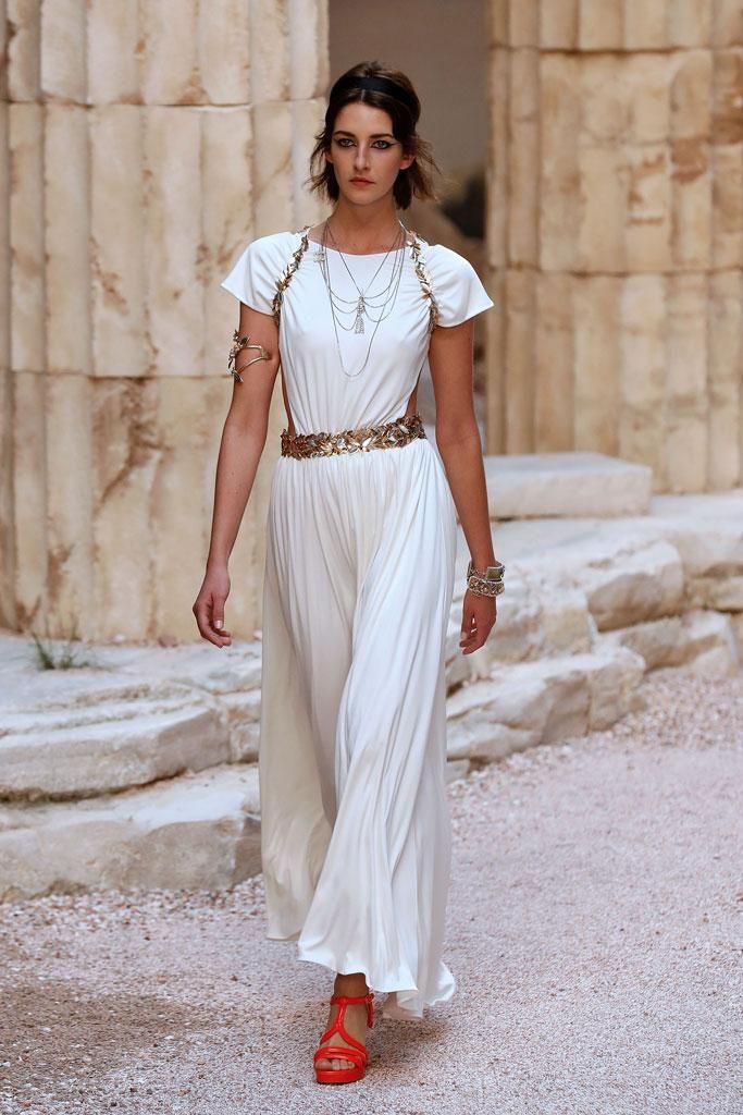 Chanel Colección Crucero 2018: vestido blanco fluido