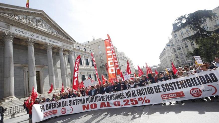 Las marchas recorren las calles de un centenar de ciudades de España