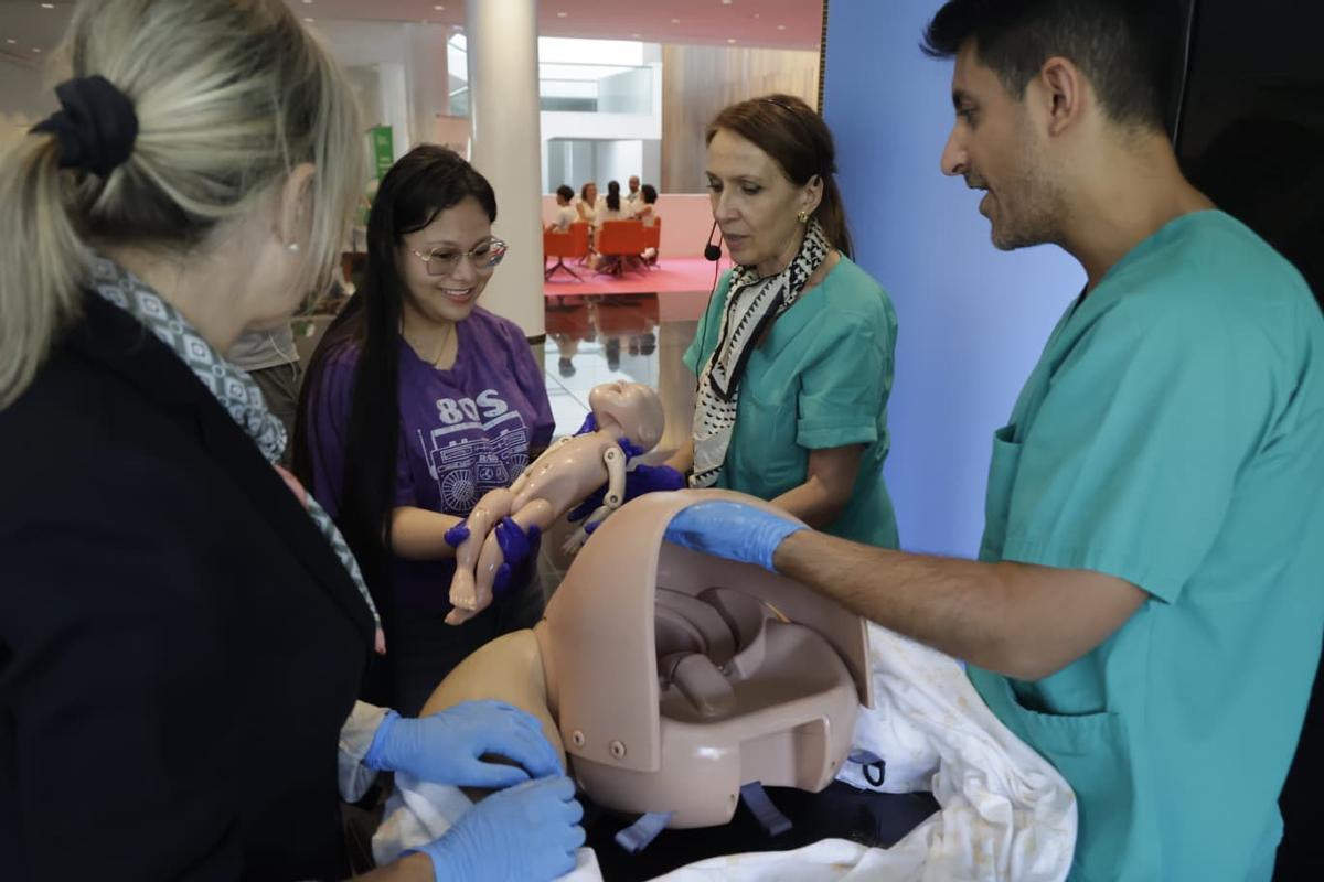Una joven en el taller para ayudar al parto