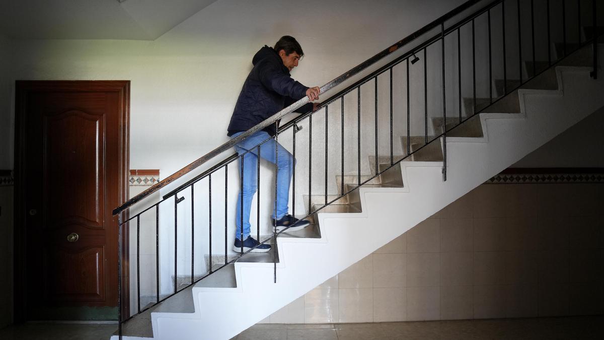 Escaleras de uno de los bloques de San José Obrero que espera la ayuda ARRU para instalar el ascensor.