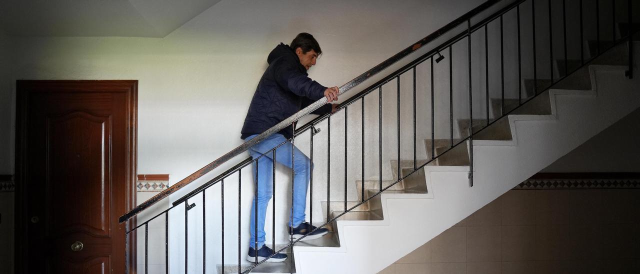 Escaleras de uno de los bloques de San José Obrero que espera la ayuda ARRU para instalar el ascensor.