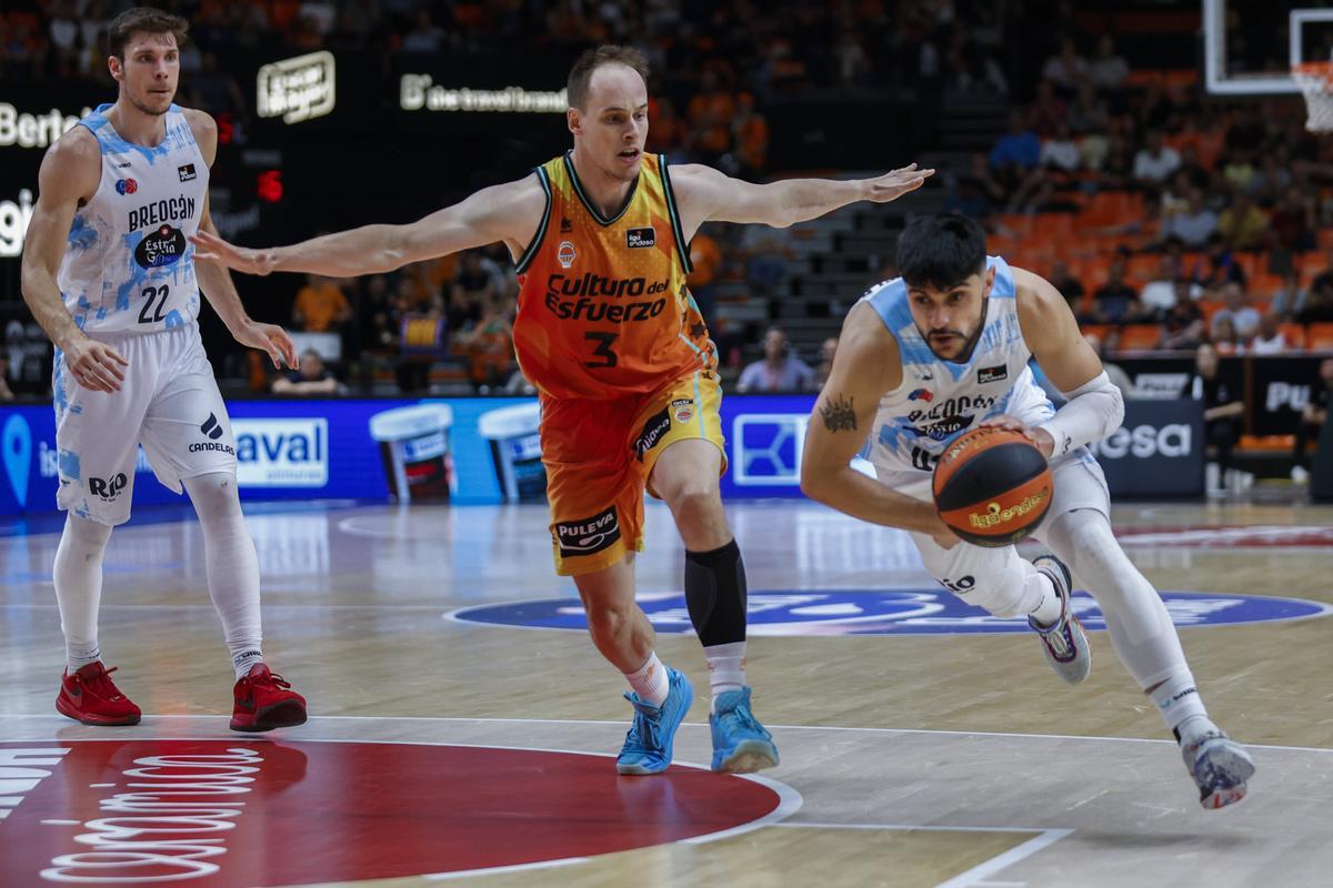 Tras Chris Jones (20 puntos, 26 de valoración), Klemen Prepelic (16 puntos, 16 de valoración) fue el mejor 'taronja' ante Breogán