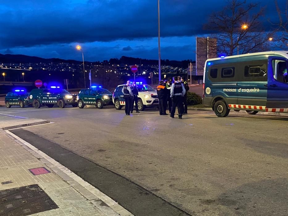 Els cossos de seguretat homenatgen els sanitaris de Berga