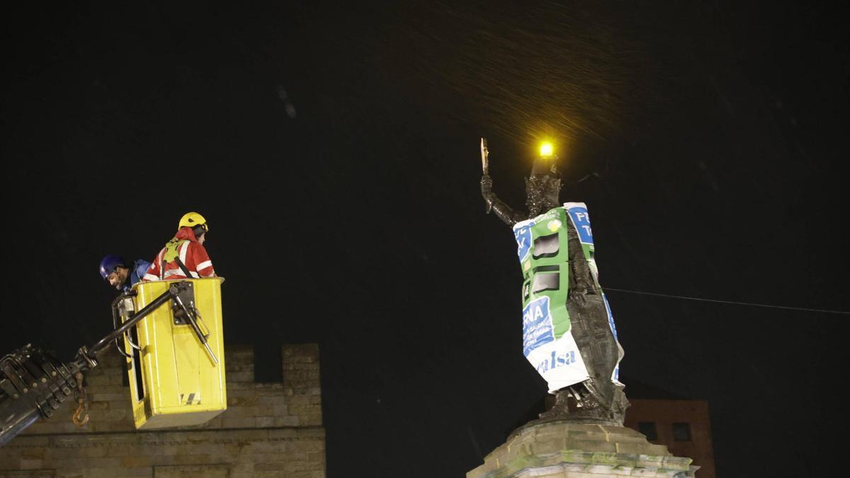 El Antroxu de Gijón arranca con Pelayo levantado en armas contra el peaje del Huerna y la baliza V16