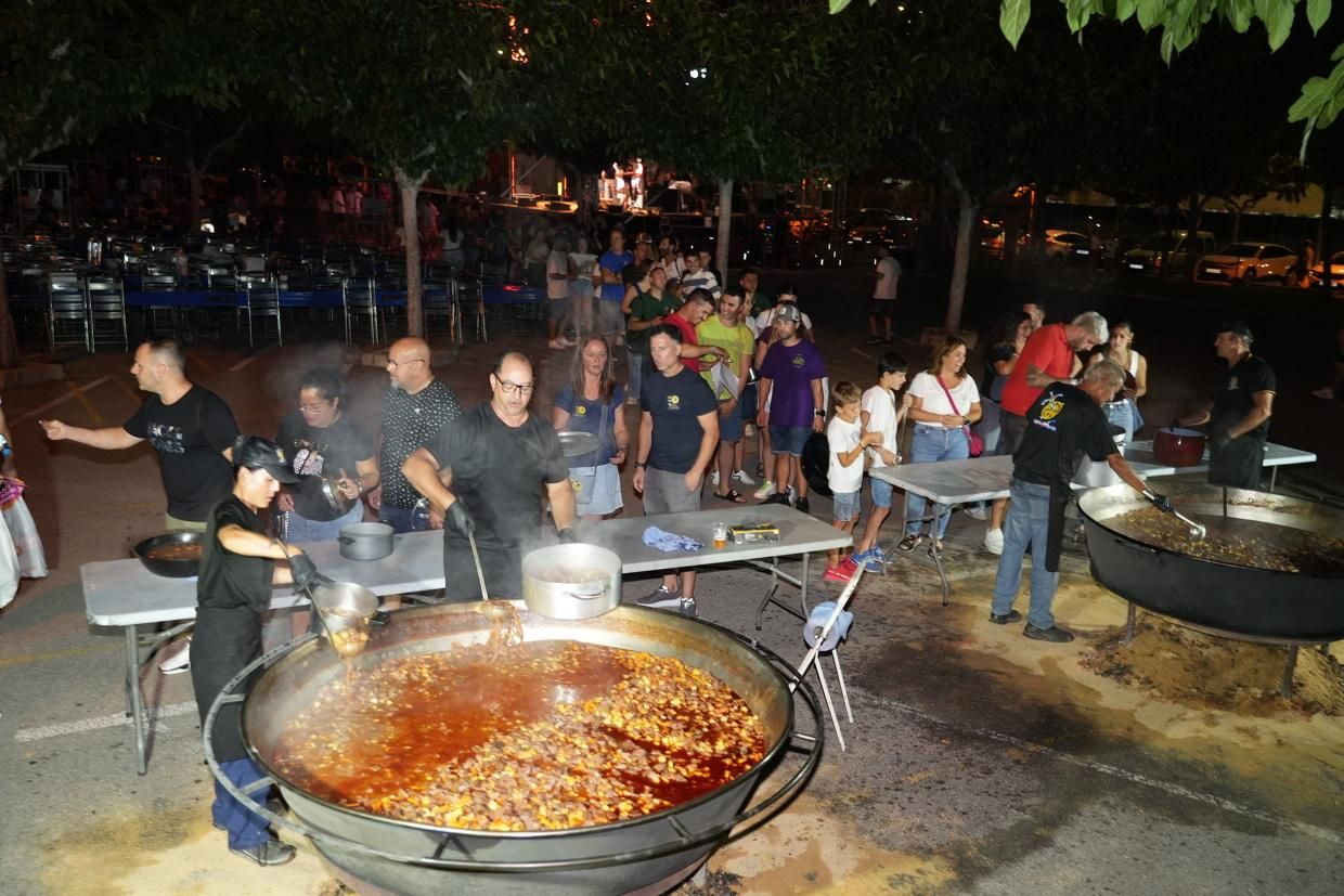 Galería: Les imatges del sopar de tombet de les penyes en les festes de Vila-real