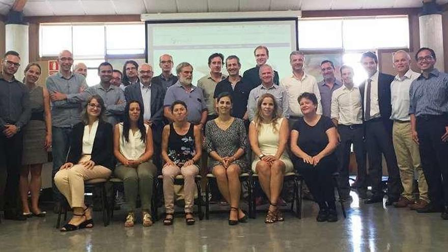 Participantes en la reunión de lanzamiento del proyecto Safeway, ayer, en la Universidad de Vigo. // Duvi