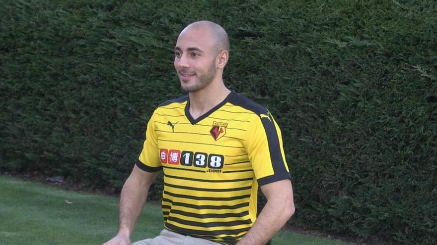 Nordin Amrabat posa con la camiseta del Watford, su nuevo equipo.