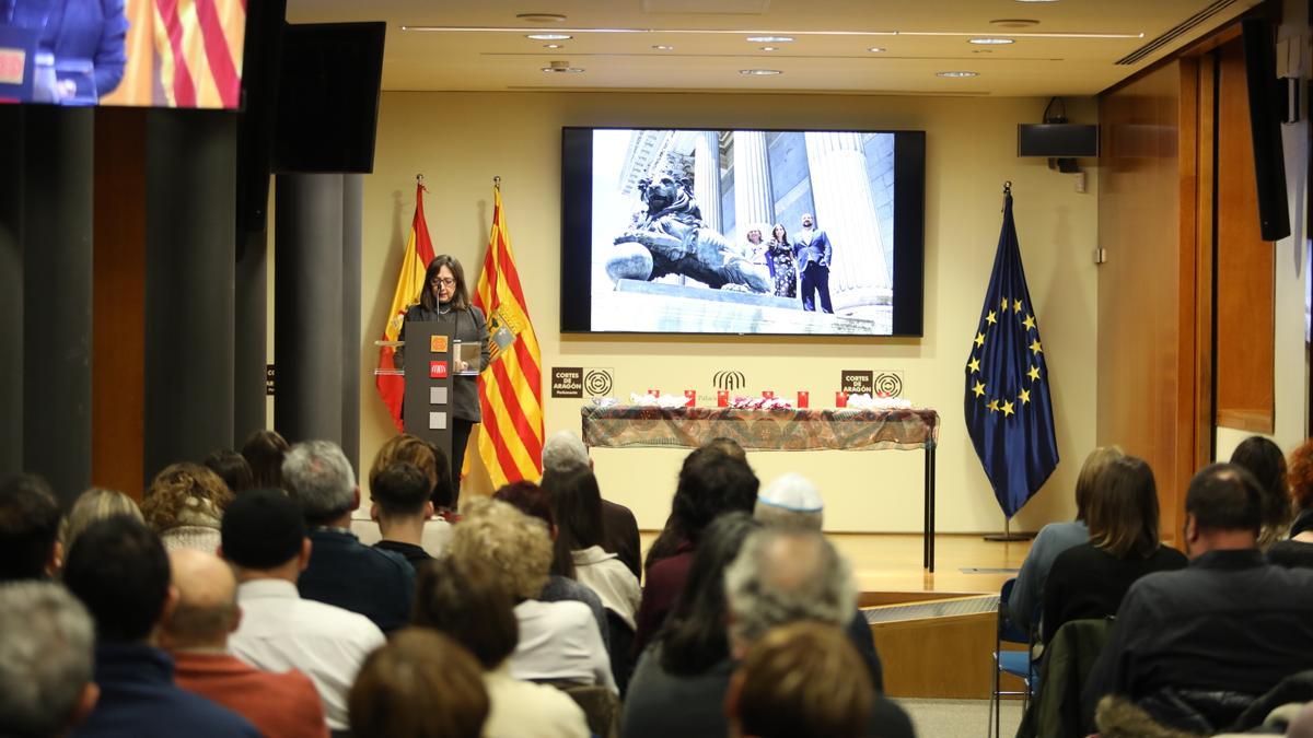 Nutrida participación en el homenaje a las víctimas del Holocausto.