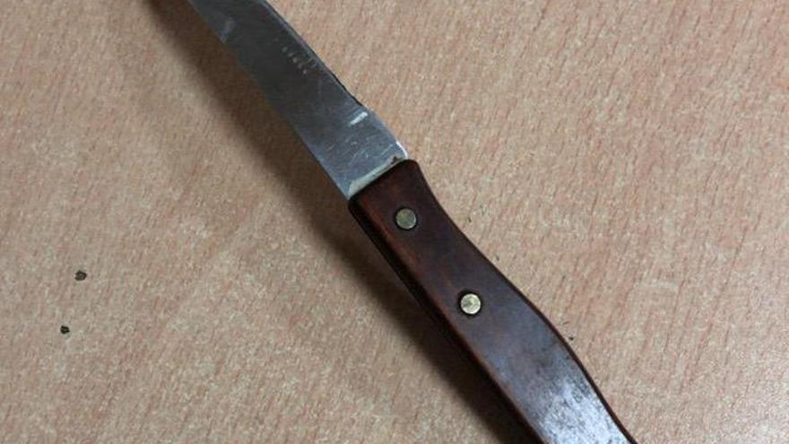 El cuchillo que portaba.