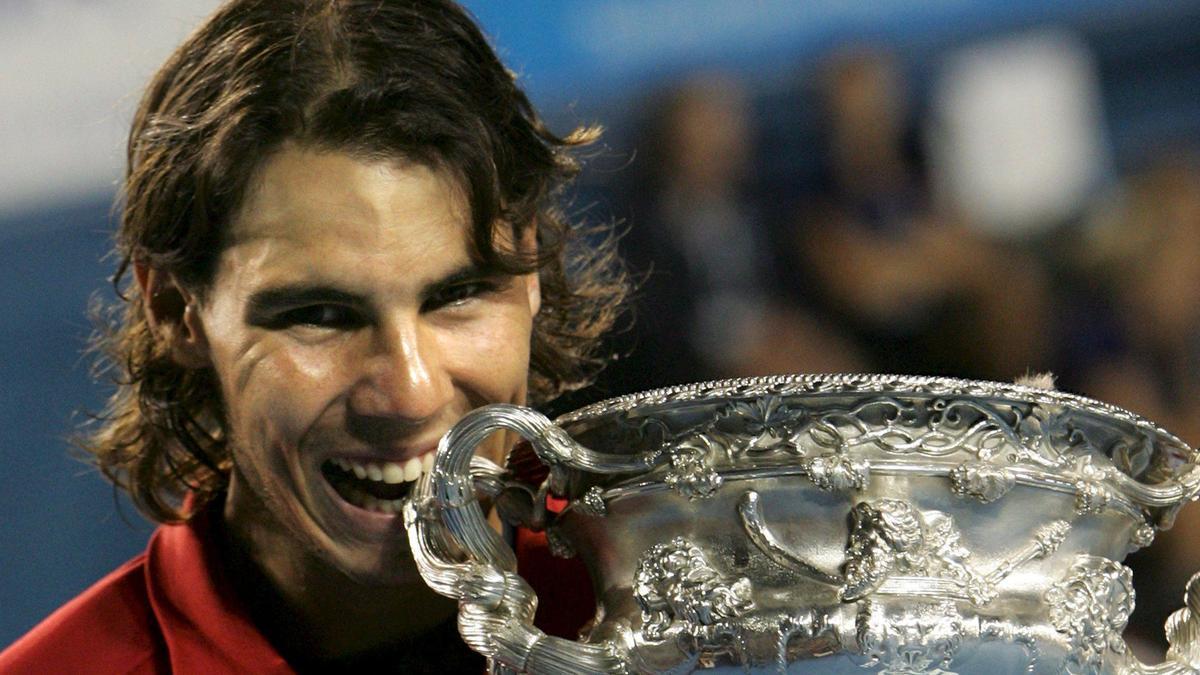 Rafa Nadal con su primer abierto de Australia en 2009