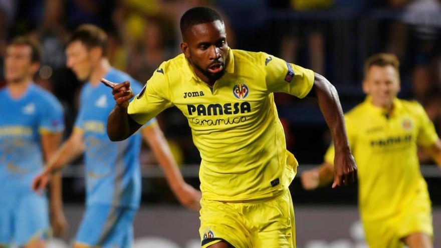 Bakambu celebra su ventaja en el Villarreal-Astana.