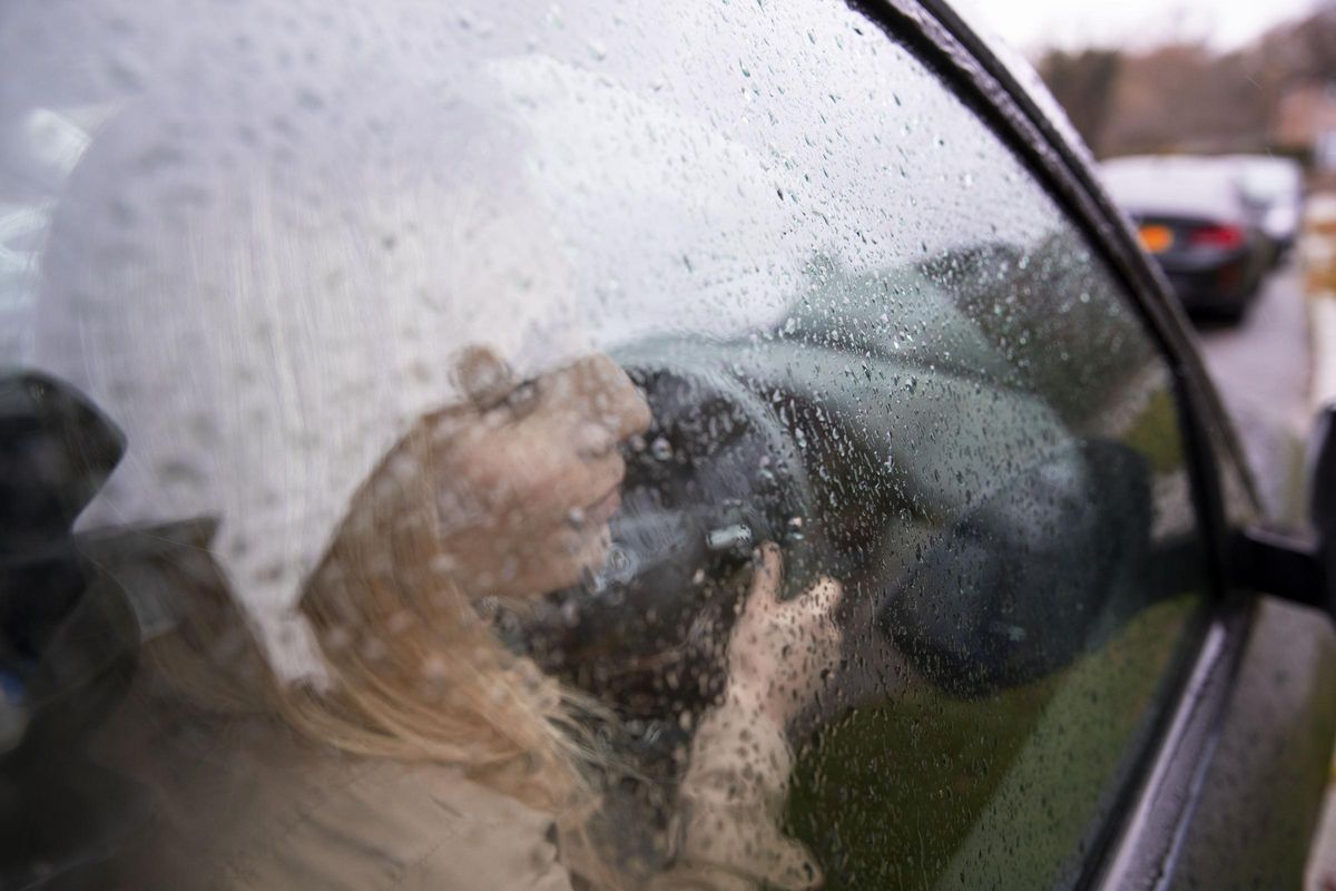 Así es cómo debes actuar si estás al volante durante una lluvia torrencial