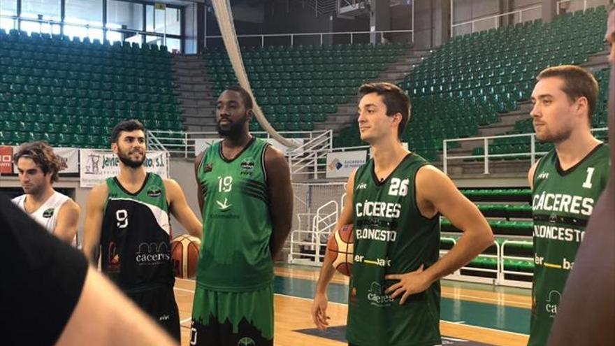 Dani Martínez, feliz en su vuelta a los entrenamientos con el Cáceres