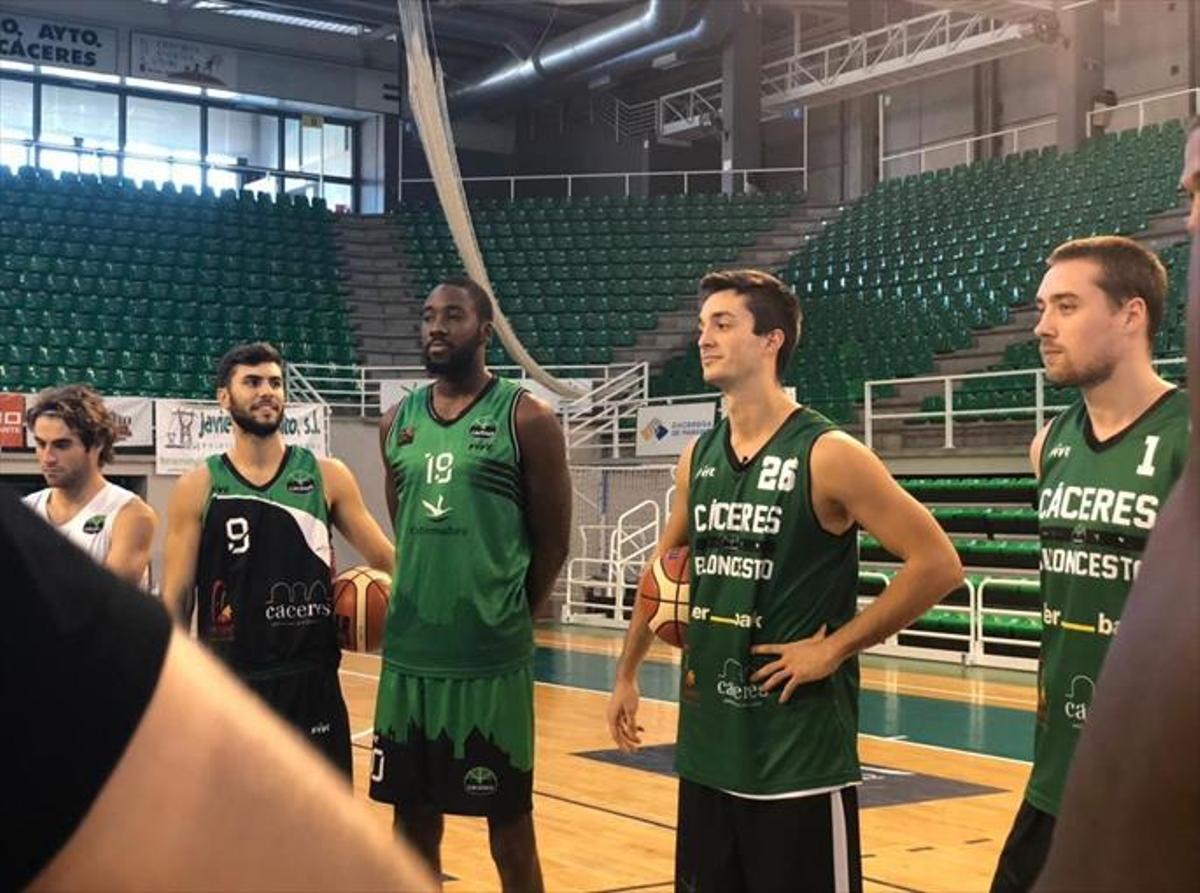 Dani Martínez, feliz en su vuelta a los entrenamientos con el Cáceres