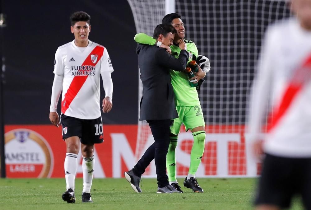 Así fue el debut bajo palos de Enzo Pérez