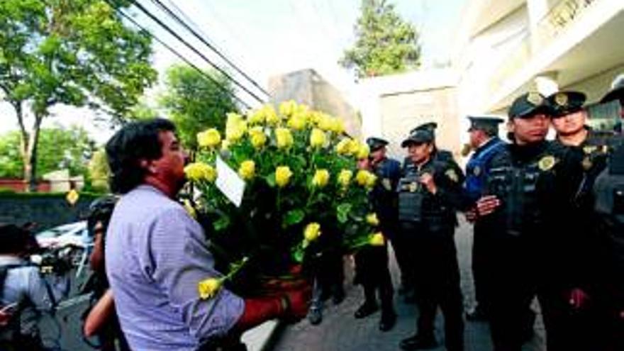 Flores amarillas, vallenatos y música de Bartók para despedir a García Márquez