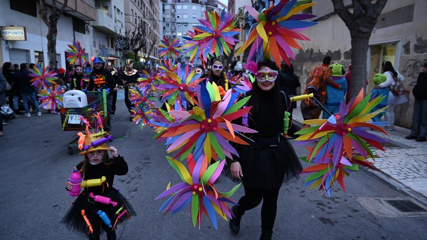 El fuerte viento obliga a cambiar el horario del desfile del Carnaval del Grau
