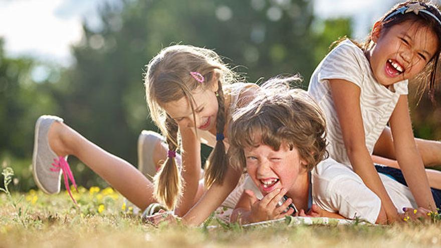 Ofrece programas de actividades cuyo principal objetivo es entretener y hacer disfrutar.