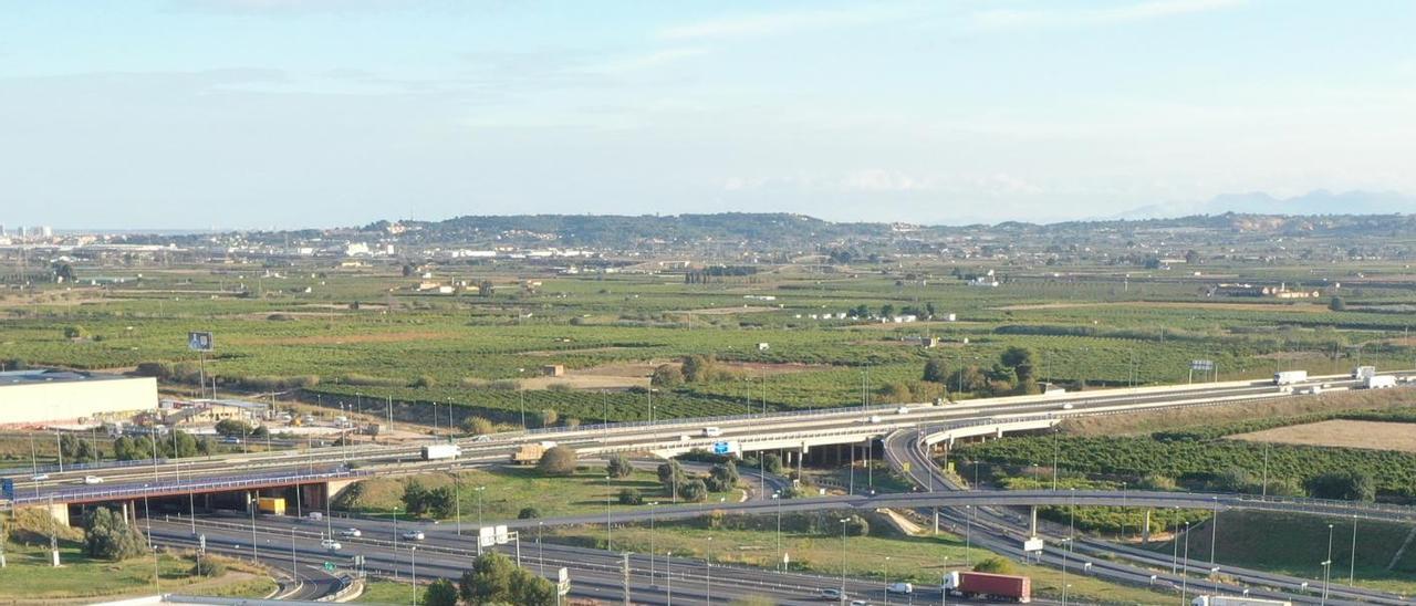 Plataforma logística en el área metropolitana de València.