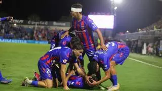 La crónica del Eldense-Oviedo: Remontada con sabor a despegue