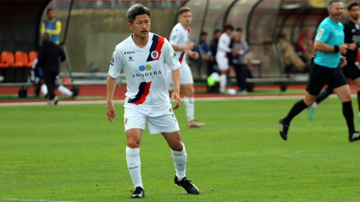 Kazu Miura, durante su debut con Oliveirense