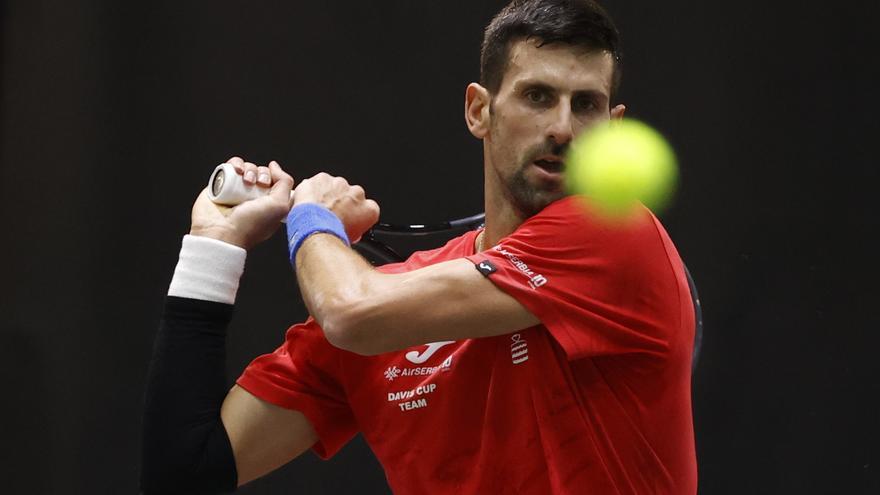 Djokovic se entrena por primera vez en la pista del Martín Carpena de Málaga