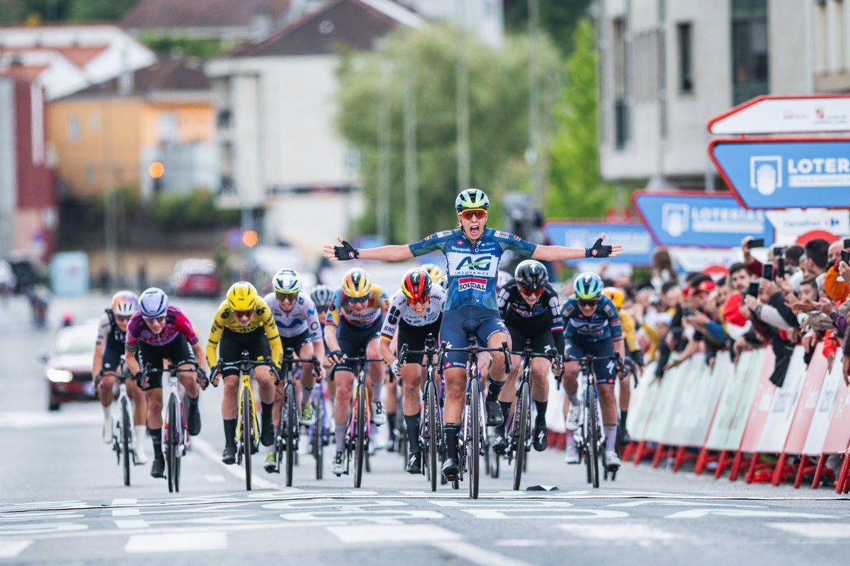 El esprint que decidió la segunda etapa de la Vuelta con el triunfo de la belga Shari Bossuyt.