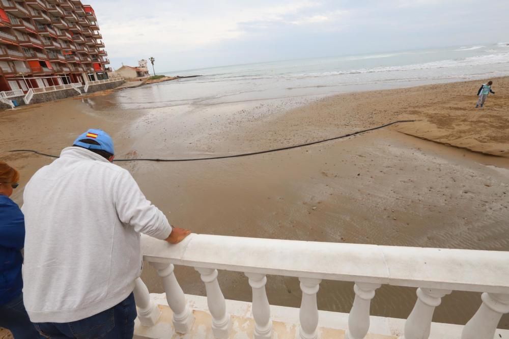 El temporal arrasa las playas de la Vega Baja