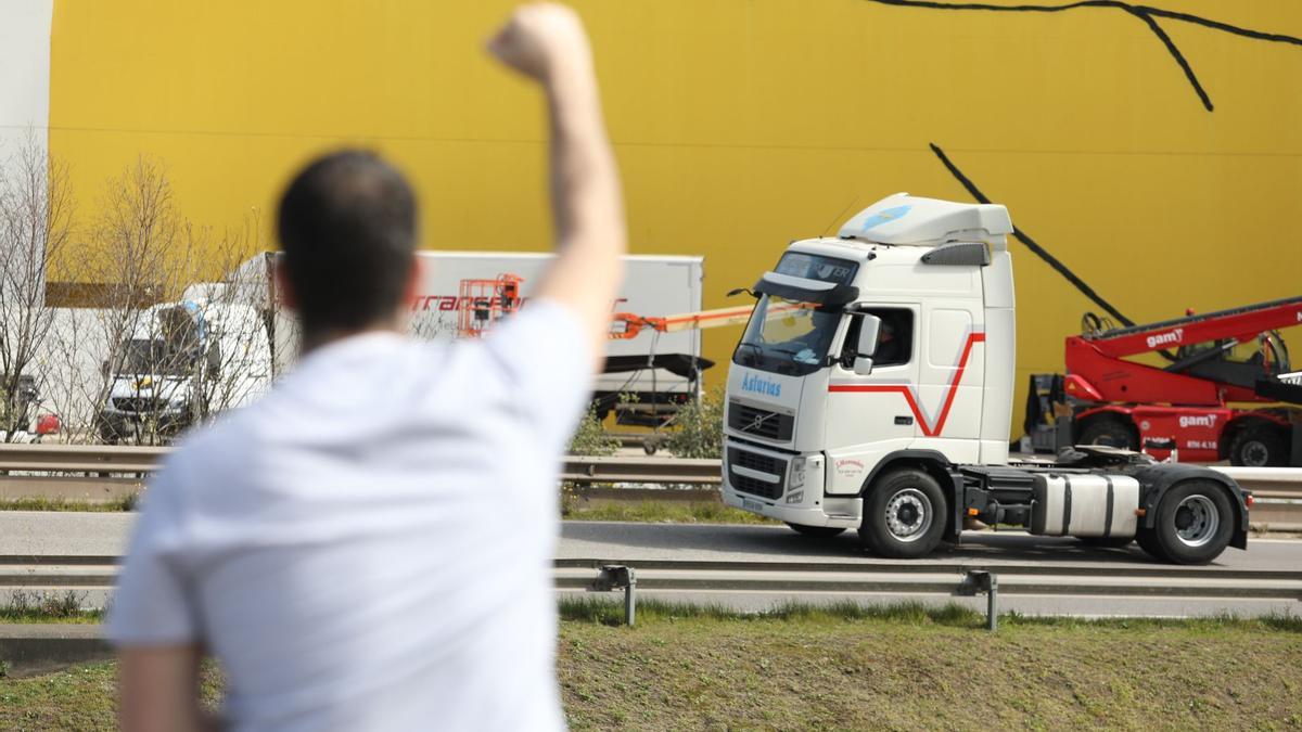 La marcha de los camioneros a su paso por Avilés