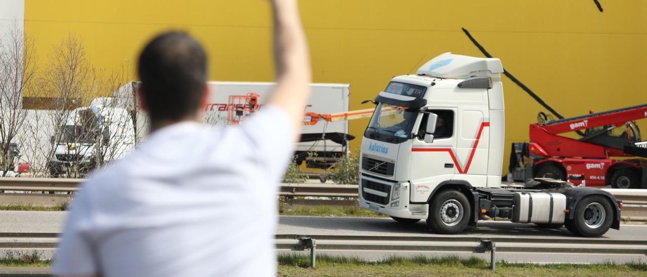 La marcha de los camioneros a su paso por Avilés