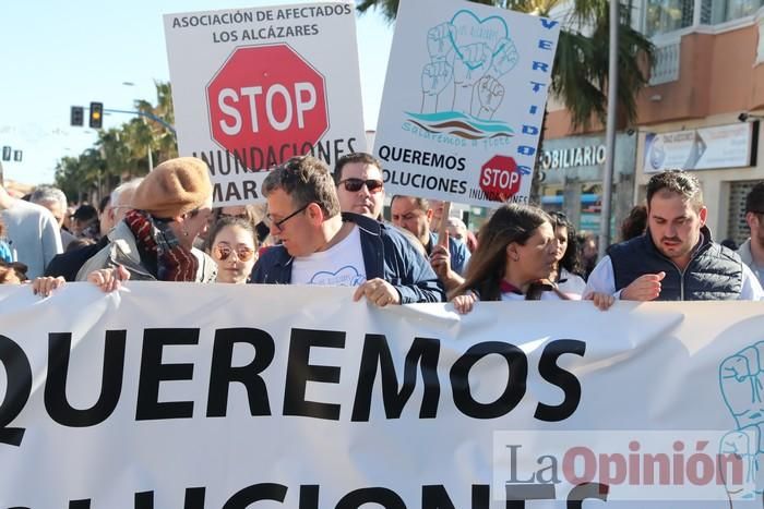 Los Alcázares se echa a la calle para exigir soluciones a las inundaciones