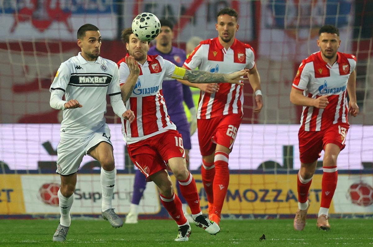Los ultras del Partizan queman el estadio del Estrella Roja en el derbi de Belgrado