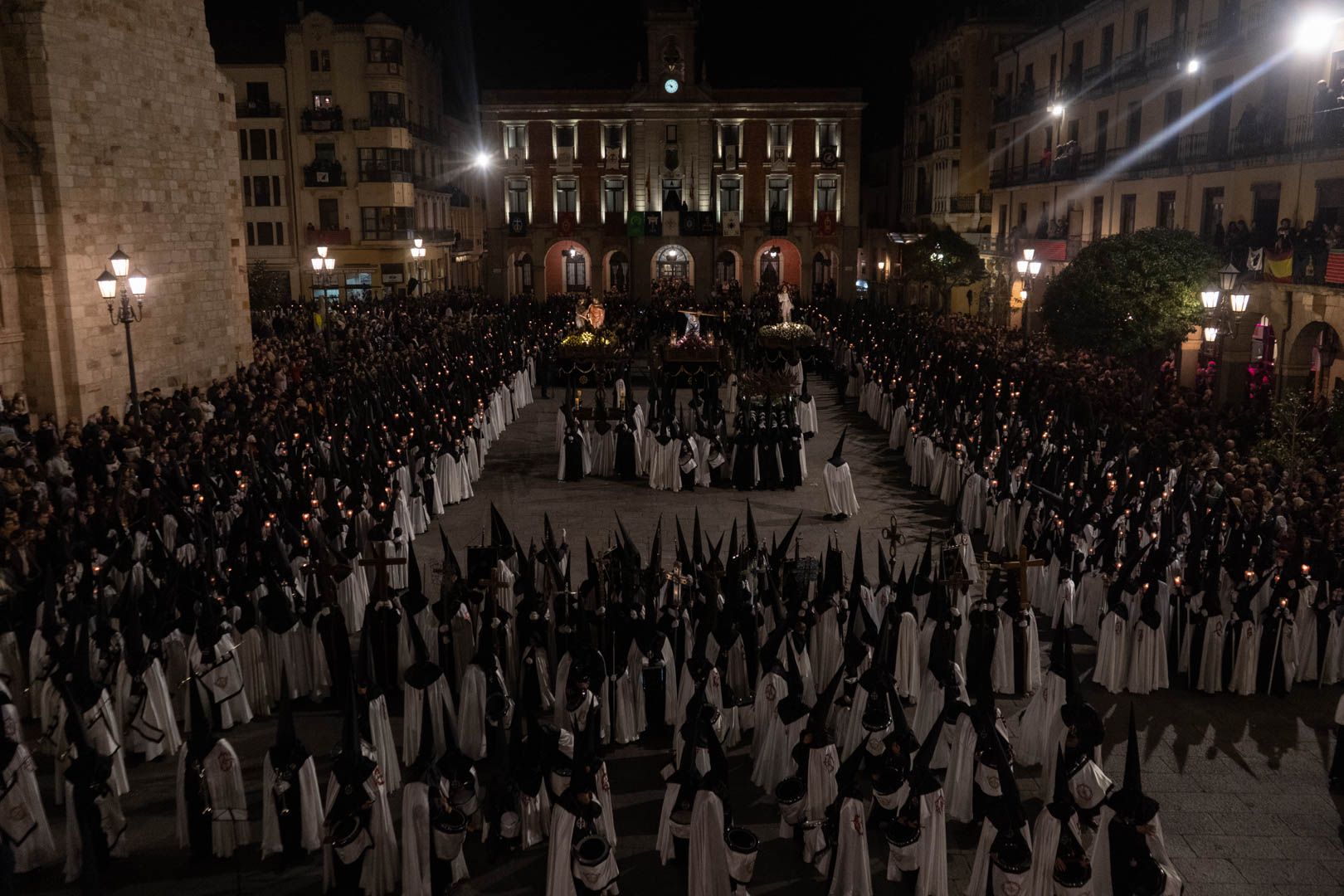 GALERÍA | Así ha sido la procesión de la Tercera Caída de Zamora