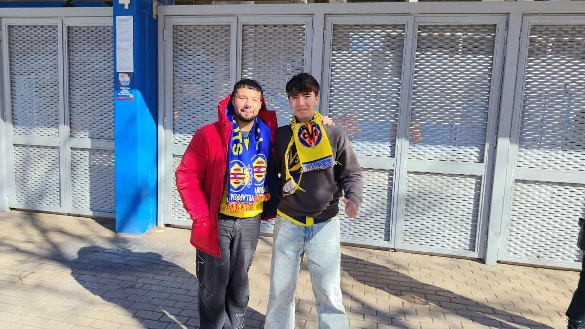 Vídeo | Los tik-tokers 'groguets' Dani y David, con viaje desde Barcelona, en el Getafe-Villarreal