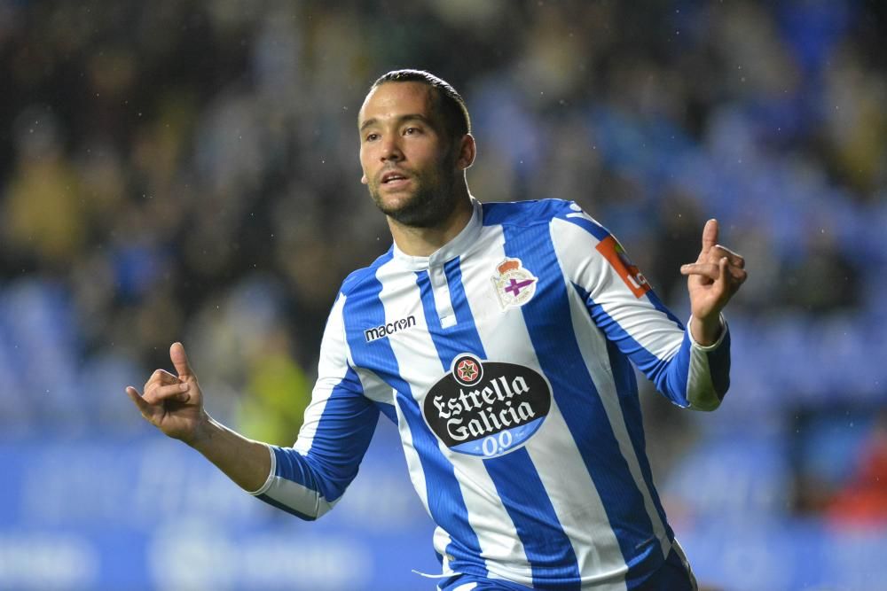 El Dépor golea 4-0 al Oviedo