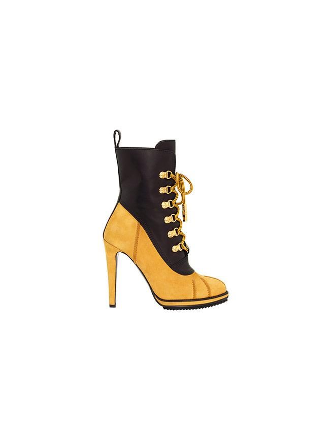 Todas las imágenes de la colección de Moschino x H&M: botines con cordones