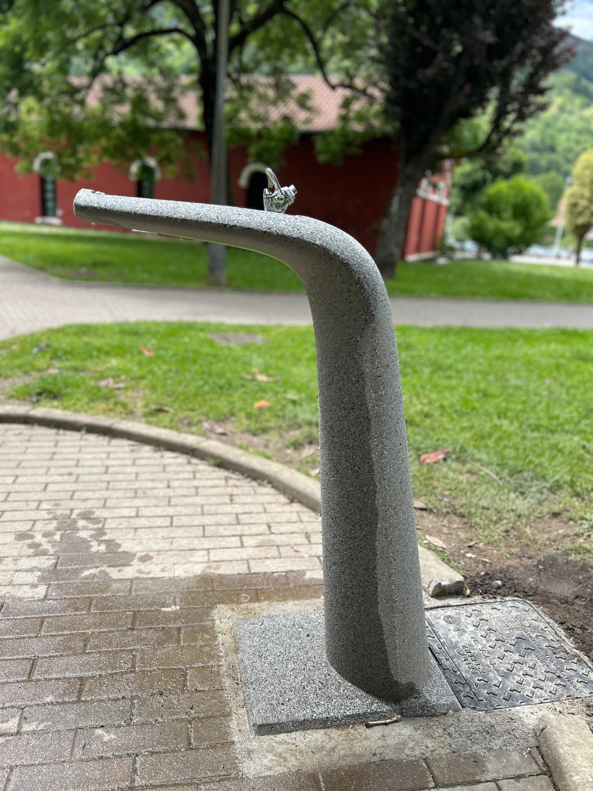 Nueva fuente en el parque de La Avenida, en Pola de Laviana