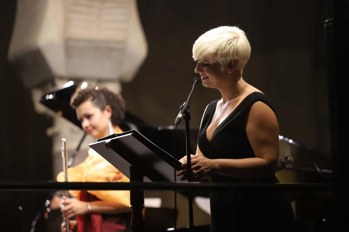 Pasión Vega eleva su voz, en la Mezquita-Catedral, por las víctimas del Covid