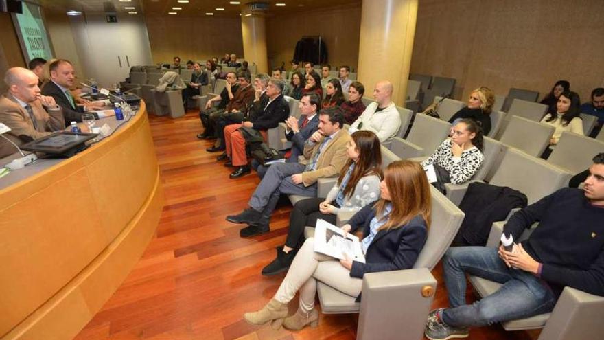 Presentación de los responsables de Ence a los nuevos titulados de las Bolsas Talento 2015. // G. Santos