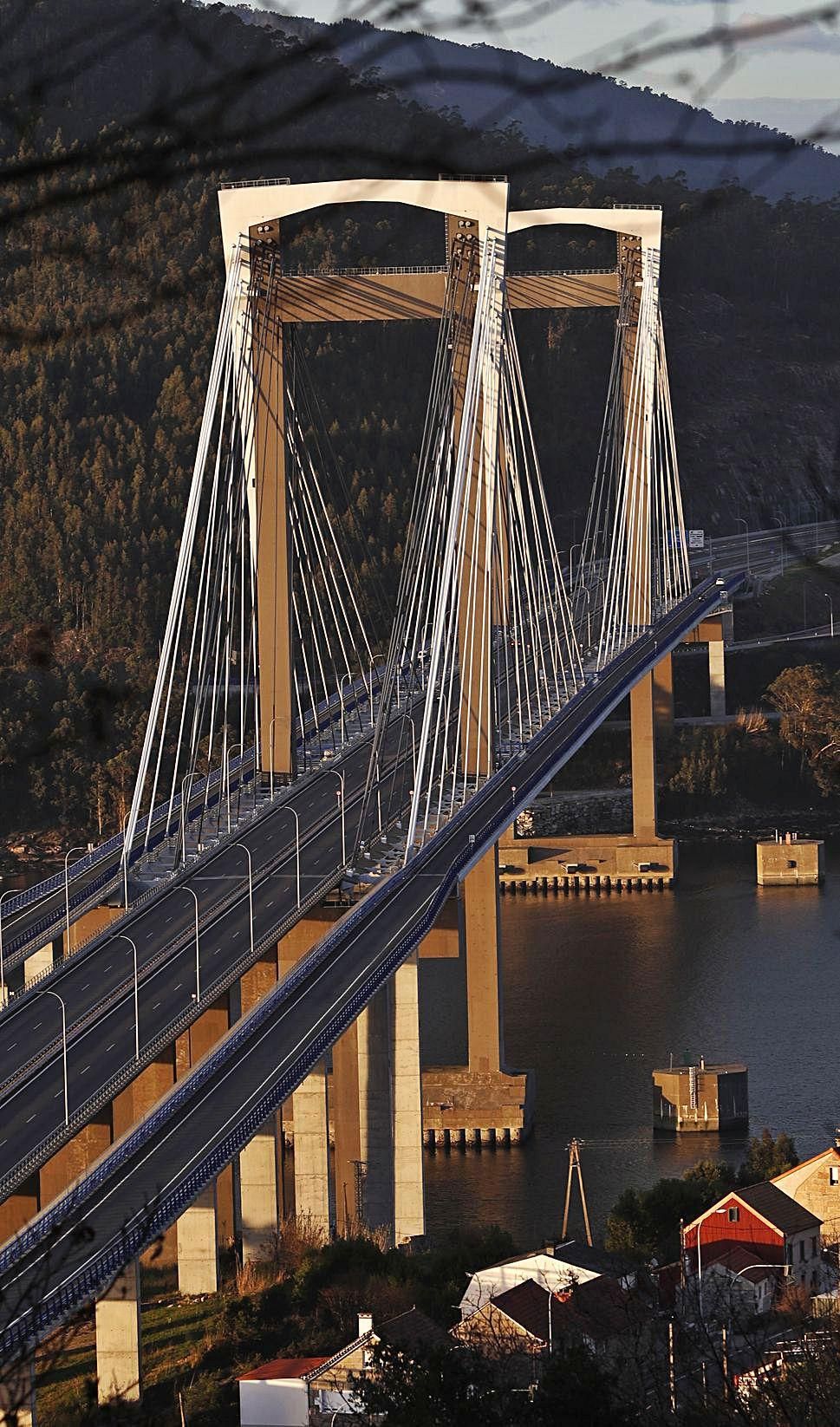 Vista aérea del puente de Rande. 