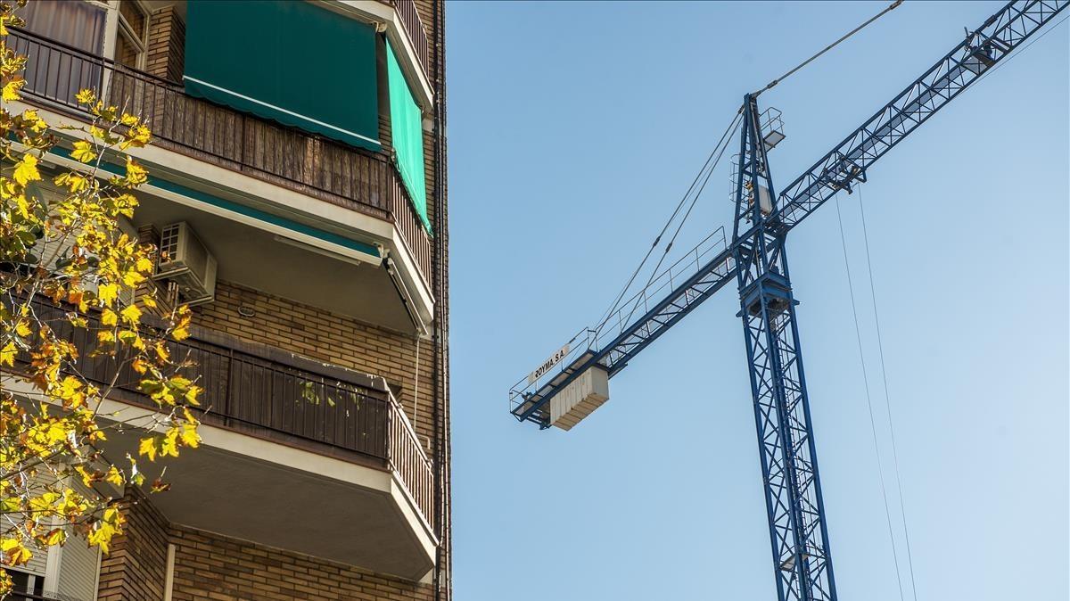 zentauroepp40851720 barcelona  07 11 2017 gruas en edificios en obras en el eixa180102114854