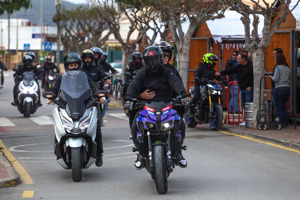 El cortejo fúnebre del Pitiús Team Motoclub al joven motorista fallecido en Ibiza