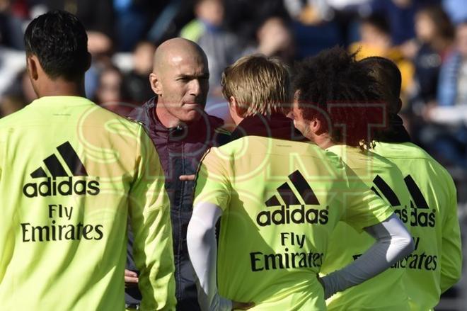 Zidane dirige su primer entrenamiento como sustituto de Benítez