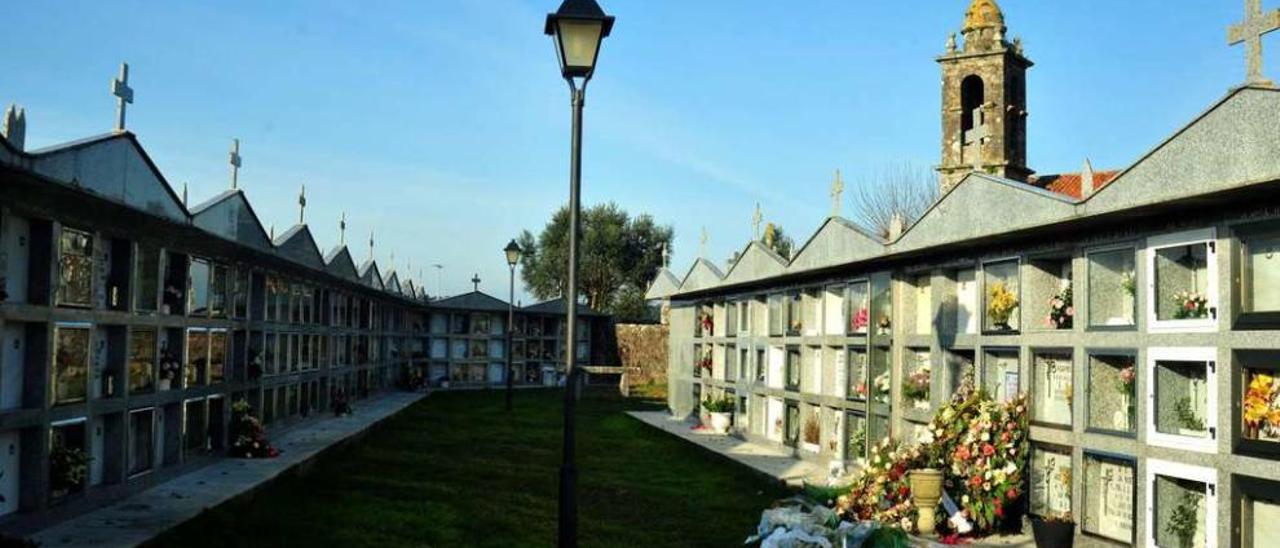 Vista de una de las calles del cementerio de Padrenda. // Iñaki Abella