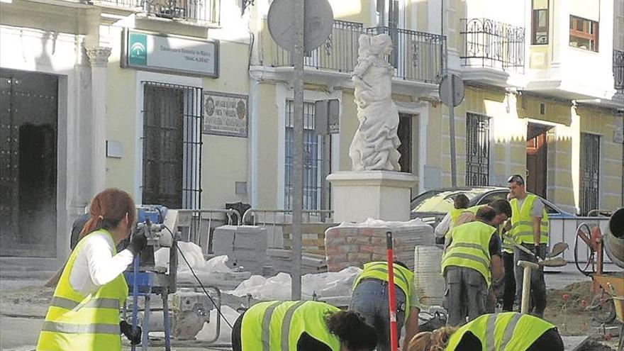 la escultura dedicada a Juanita la Larga será recuperada