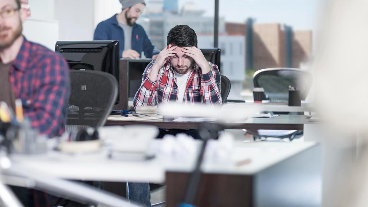 El ruido en una oficina tiene una serie efectos negativos que afecta a los trabajadores.