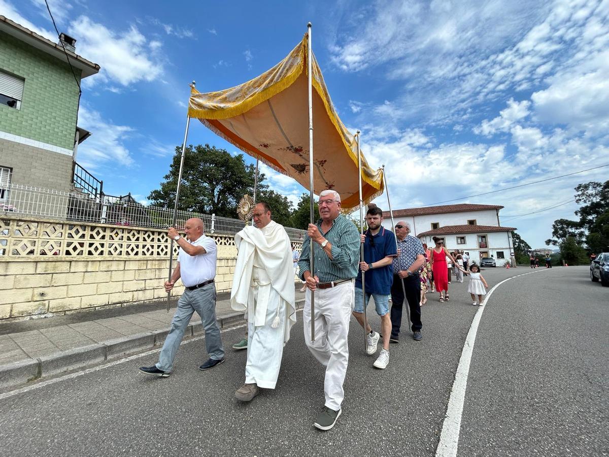 EN IMÁGENES: Molleda se da un chapuzón por el día grande de sus fiestas patronales